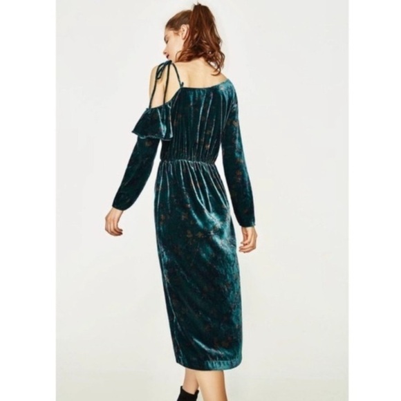 ZARA Asymmetrical Shoulder Crushed Velvet‎ Midi Dress in Emerald size S Holidays - Picture 2 of 16